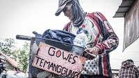 Selama perjalanan, Subiyatno mendapat banyak pengalaman. Seperti banyak orang baik yang menawarinya tumpangan lantaran tak tega melihat pria seusianya terus mengayuh sepeda di teriknya matahari. (Whisnu Pradana/detikcom)