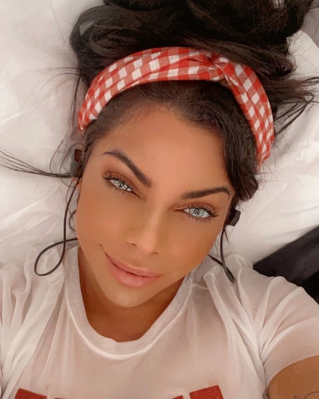 Selain akan membuat suplemen, Suzy juga mengaku ingin merilis lini produk erotis. Produk erotisnya tersebut diklaimnya akan beraroma area intimnya.  Foto: Instagram