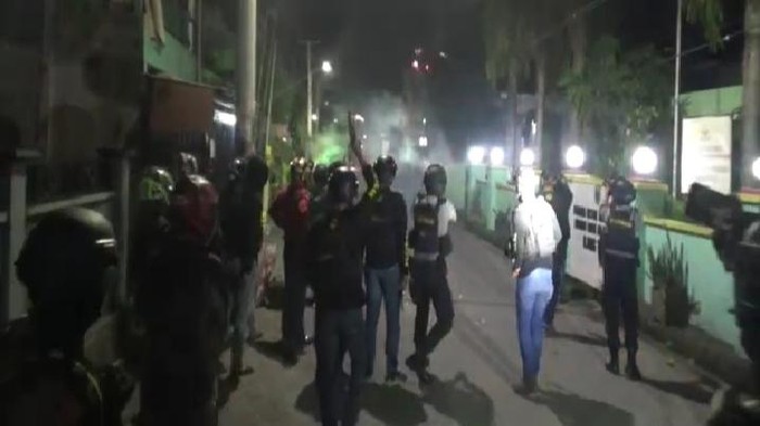 Tawuran antar warga di Panampu, Tallo, Makassar. (Foto: dok. Istimewa) Tawuran antar warga di Panampu, Tallo, Makassar. (Foto: dok. Istimewa)