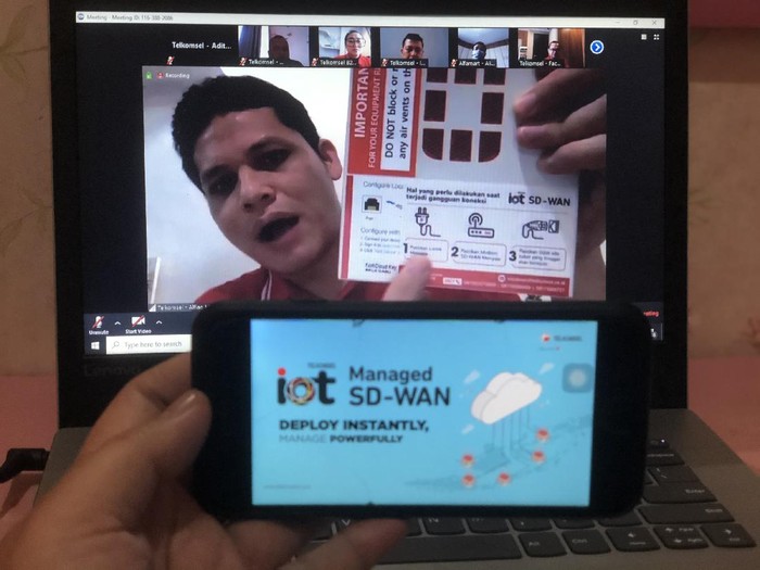 Telkomsel digandeng Alfamart untuk menyediakan solusi koneksi jaringan yang berbasis Internet of Things (IoT).
