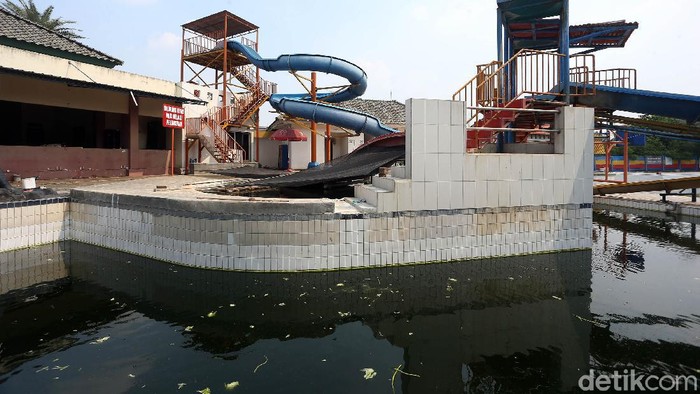 Pandemi COVID-19 membuat sejumlah usaha di Indonesia tak bisa beroperasi. Renang Fun Park Water Adventure di Bogor pun beralihfungi menjadi kolam ikan lele.