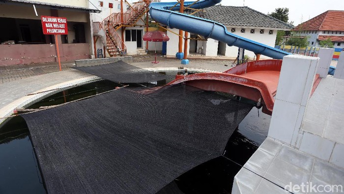Pandemi COVID-19 membuat sejumlah usaha di Indonesia tak bisa beroperasi. Renang Fun Park Water Adventure di Bogor pun beralihfungi menjadi kolam ikan lele.