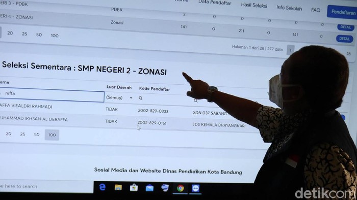 Wawali Bandung Tinjau Pelaksanaan PPDB Hari Terakhir Mendapatkan keluhan terkait pelaksanaan Penerimaan Peserta Didik Baru (PPDB) Wakil Wali Kota Bandung Yana Mulyana tinjau sejumlah sekolah SMP, salah satunya SMPN 2 Bandung.