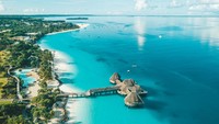 6. ZanzibarMeskipun masuk dalam wilayah Tanzania, Zanzibar memiliki sejumlah keunikan yang membedakannya dengan Tanzania. Zanzibar punya budaya, pandangan politik, agama, makanan dan gaya hidupnya tersendiri. Selain dikenal punya pantai-pantai yang menawan, Zanzibar juga dikenal sebagai tempat lahir vokalis Queen, Freddie Mercury. (Foto: iStock)