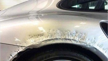 Malinois begitu ditinggal dengan mobil Porsche. Menangis hatiku... Foto: koogledoogle via Bored Panda