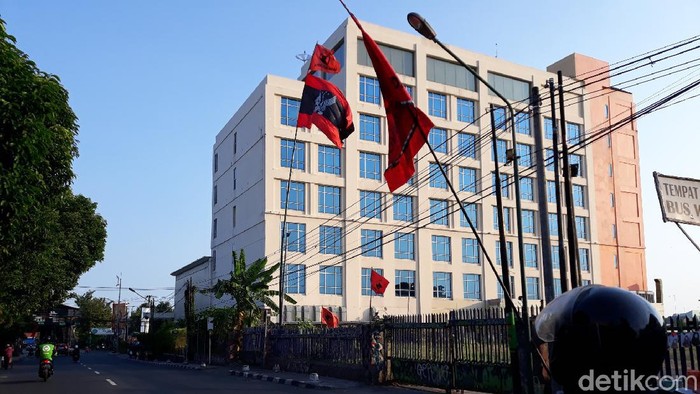 Bendera PDIP di sejumlah sudut Kota Yogyakarta, Sabtu (27/6/2020).