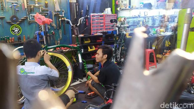 bengkel sepeda kebanjiran pasien