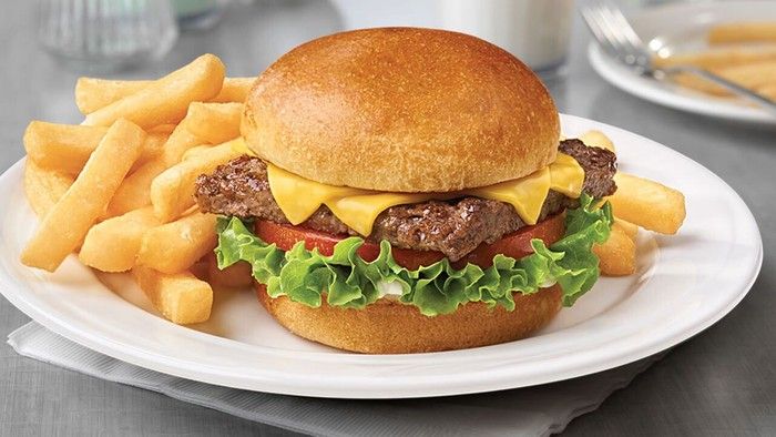 Chef dan pelayan yang tega meludahi makanan pesanan pembeli