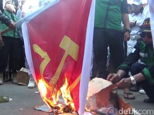 Jabar Hari Ini: Geliat New Normal di Bandung-Bendera Palu Arit Dibakar