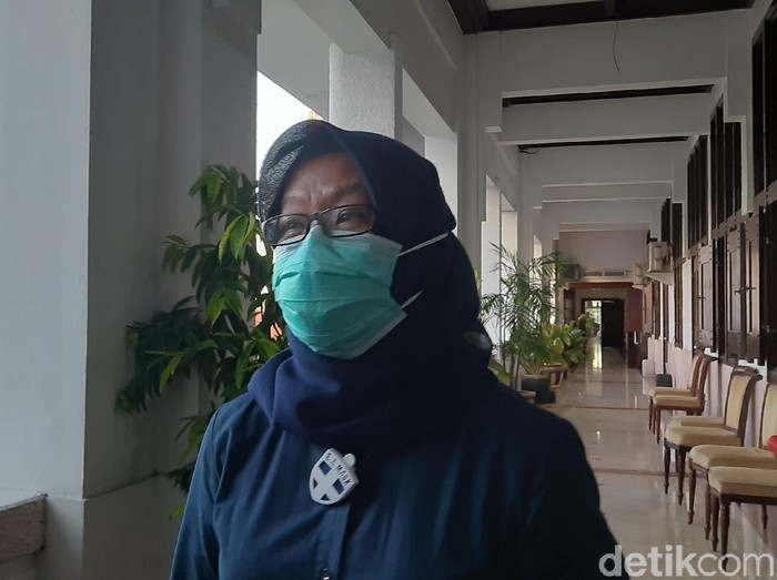 Pemkot Surabaya memastikan pelayanan kesehatan untuk ibu hamil tidak terganggu di tengah pandemi Corona. Pemkot telah bekerja sama dengan beberapa rumah sakit.