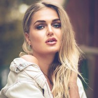 Emma Krokdal dengan tampilan full make-up. Cantik ya? (Foto: Instagram/@emmakrokdal)