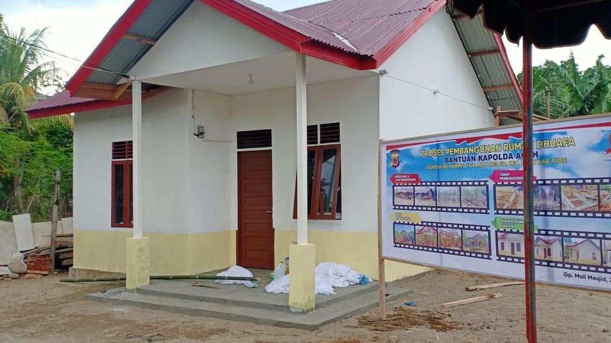 Rumah Reyot Puluhan Tahun, Saniah Kini Bisa Tersenyum Dapat Bantuan Renovasi