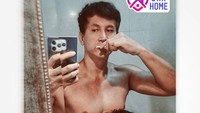 Marcelino Lefrandt tampak bugar dengan badan sixpack. Foto: Instagram