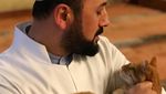 Potret Masjid yang Jadi Rumah Kucing Liar