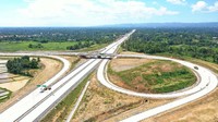 Dengan dibangunnya tol akan memangkas jarak dan waktu tempuh perjalanan dari Banda Aceh ke Sigli dari sekitar 2-3 jam dengan kondisi jalan yang  berkelok-kelok melalui perbukitan menjadi  hanya 1 jam perjalanan.Foto: Hutama Karya