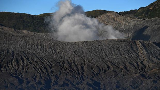 Suasana sepi Gunung Bromo di Probolinggo, Jawa Timur, Sabtu (27/6/2020). Pembukaan kawasan wisata Gunung Bromo di era normal baru ini menunggu rekomendasi Gugus Tugas COVID-19 terkait penerapan protokol kesehatan untuk kawasan wisata.  ANTARA FOTO/Zabur Karuru/hp.