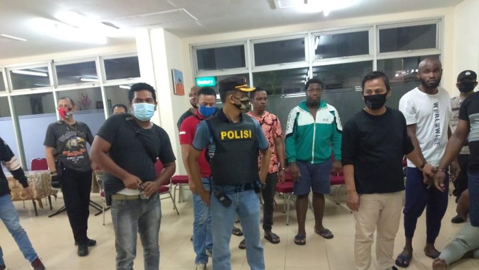 Keroyok Anggota Polisi, 10 WN Nigeria di Apartemen Cengkareng Ditangkap
