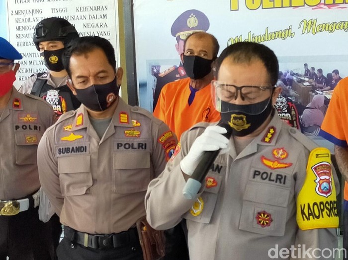 Seorang lansia di Banyuwangi menghamili anak tirinya yang masih di bawah umur. Usia kehamilan korban kini sudah mencapai 5 bulan.
