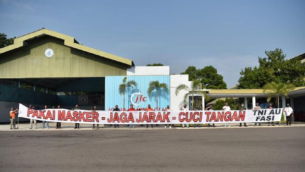 Lanud Adisutjipto bersama Jogja Flying Club dari FASI DIY saat melaksanakan banner flight, Sabtu (27/6/2020).
