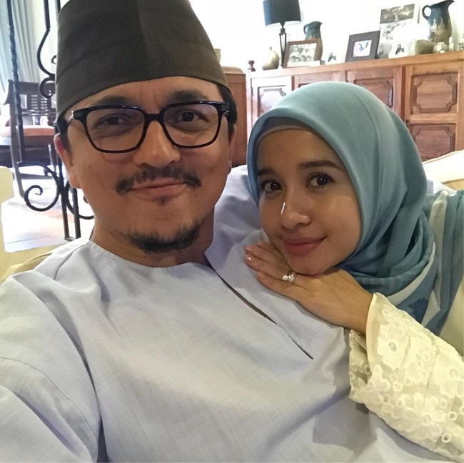 Perpisahan Laudya Cynthia Bella dengan Engku Emran juga sempat membuat publik terkejut. Padahal sebelumnya keduanya selalu terlihat mesra dan romantis ketika tampil bersama. Tak disangka pernikahan keduanya harus kandas setelah dua tahun menjalani biduk rumah tangga. Foto: Instagram @narmaeukgne