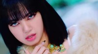 Tatapan menawan Lisa Blackpink. Foto: Instagram Lisa Blackpink