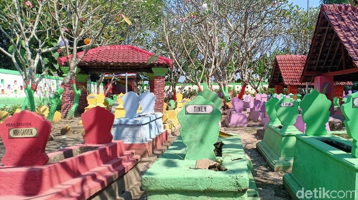 Makam Warna-warni