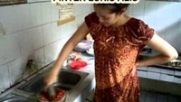 Cari istri yang jago ngulek sambal, dijamin masakannya enak. Jangan yang hanya jago bikin alis saja. Foto: istimewa