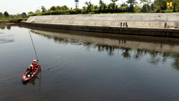 Menjaga Daerah Aliran Sungai Citarum Kementerian PUPR mendukung Program Citarum Harum dengan membangun sejumlah infrastruktur dalam rangka pengendalian pencemaran dan kerusakan daerah aliran sungai.