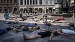 Orang-orang Ini Tidur di Jalan untuk Protes Perubahan Iklim