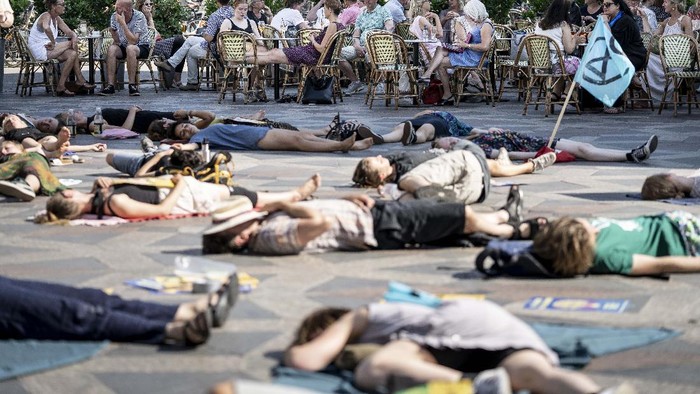 Extinction Rebellion Copenhagen perform a symbolic 
