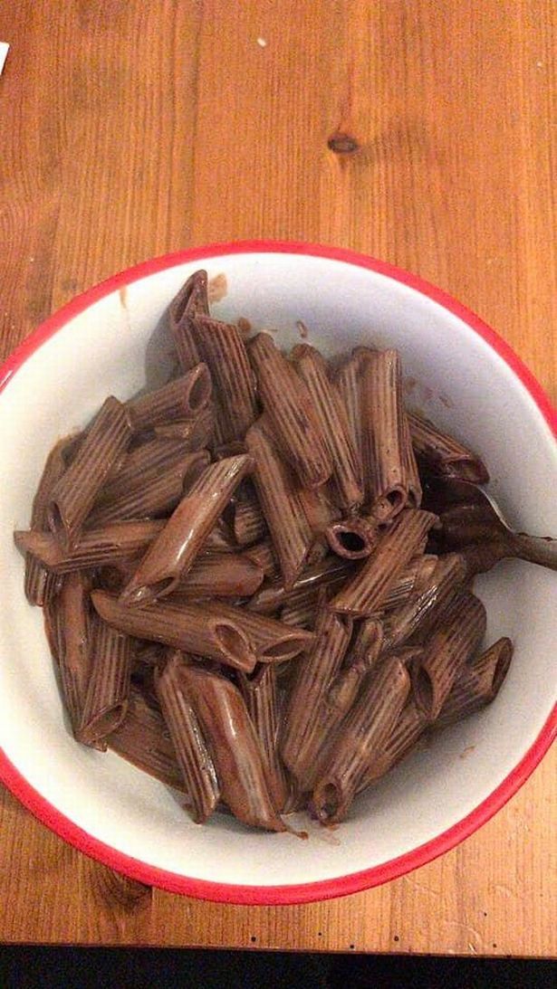 Pasta mirip kotoran manusia