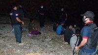 3 Orang operator ekskavator, 1 orang penjaga malam (wakar) dan 1 orang penanggung jawab kegiatan lapangan ikut diamankan.