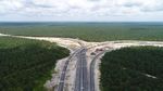 Penampakan Tol Pekanbaru-Dumai di Antara Kebun Sawit