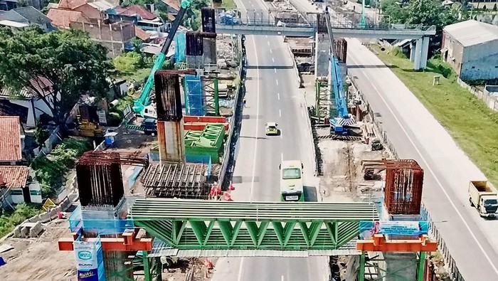 Penasaran pengin lihat sejauh mana proyek kereta cepat Jakarta-Bandung? Lihat di sini ya foto-fotonya.