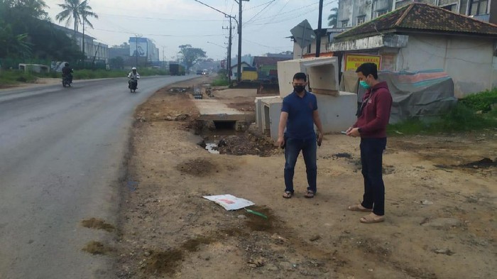 Polisi mendatangi lokasi pembegalan di Banyuasin, Sumsel.