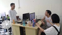 Jin kehilangan lengannya karena kecelakaan di umur lima tahun.