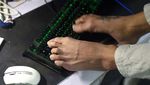 Pria Difabel yang Toko Onlinenya Beromzet Rp 2 Miliar