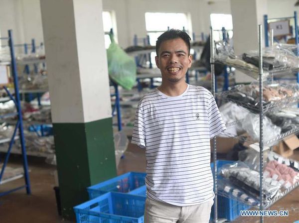 Pria Difabel yang Toko Onlinenya Beromzet Rp 2 Miliar