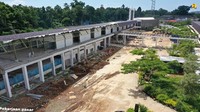 Untuk mendukung kegiatan ekonomi masyarakat sekitar, Kementerian PUPR juga membangun pasar di PLBN Terpadu Skouw seluas 7.269 m2 yang terdiri dari 2 lantai. Pasar ini memiliki total 152 kios, di mana lantai dasar terdapat 40 kios dan lantai satu 112 kios. Pool/Kementerian PUPR.