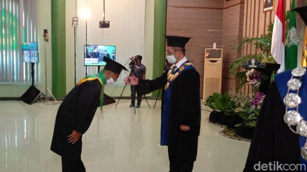 Proses wisuda secara online di Kampus IAIN Kudus, Sabtu (27/6/2020).