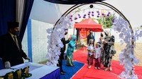 Wisuda dilakukan dengan penerapan protokol kesehatan.