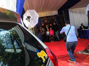 Semangat New Normal, Wisuda SD Dilakukan Drive Thru