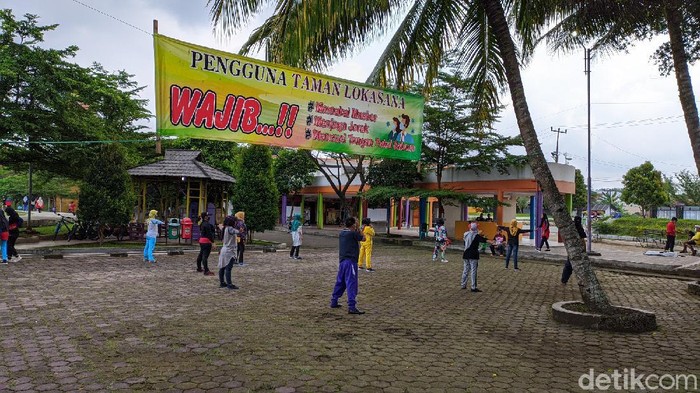 Taman di ciamis ramai pengunjung saat hari pertama AKB