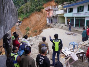 7 Rumah Hancur-Hanyut Akibat Longsor di Palopo, Akses Jalan Masih Terputus