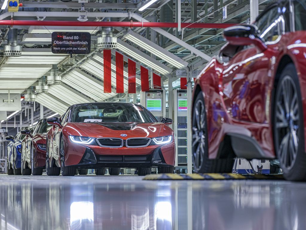 18 mobil BMW i8 selesai diproduksi 18 mobil BMW i8 selesai diproduksi