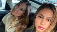Ina Thomas menurunkan kecantikannya ke Valerie Thomas. Foto: Instagram