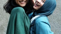 Adira Kania mewarisi senyum manis ibunya, Ikke Nurjanah. Foto: Instagram