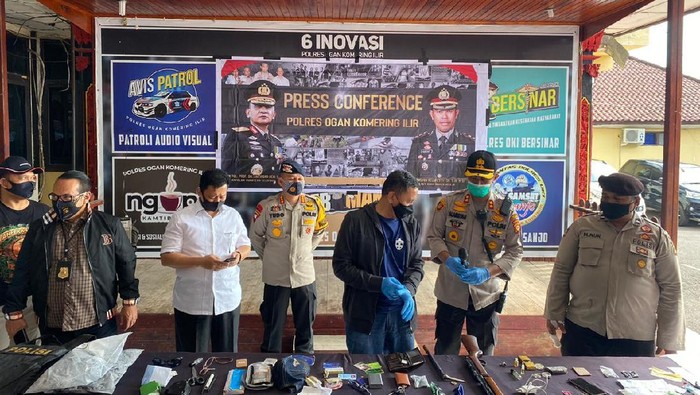 Barang bukti penyerangan Polres OKI Sumsel