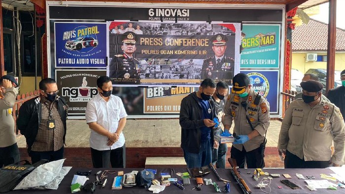 Barang bukti penyerangan Polres OKI Sumsel