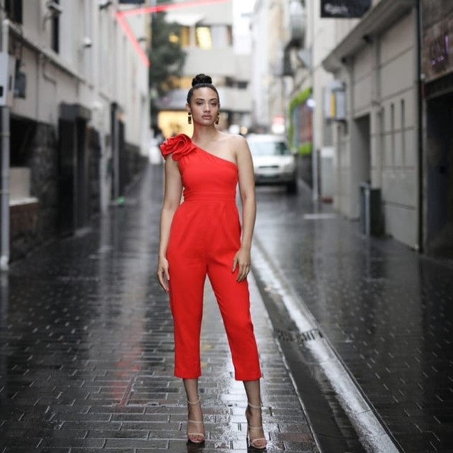 Postingan yang aku buat adalah #FreeWestPapua dengan sebuah video yang menunjukkan diskriminasi yang dialami orang-orang Papua Barat selama bertahun-tahun. Aku ingin membawa kesadaran dengan apa yang terjadi dengan orang-orang Papua Barat terlebih dengan adanya gerakan Black Lives Matter sekarang, kata peserta Miss Universe 2019 itu kepada The Coconet TV.Foto: Dok. Instagram/Twitter Diamond Langi